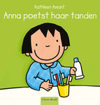 Anna  poetst haar tanden